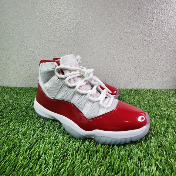 Air Jordan 11 Cherry Red Men's Size 10 - Picture 5 of 7